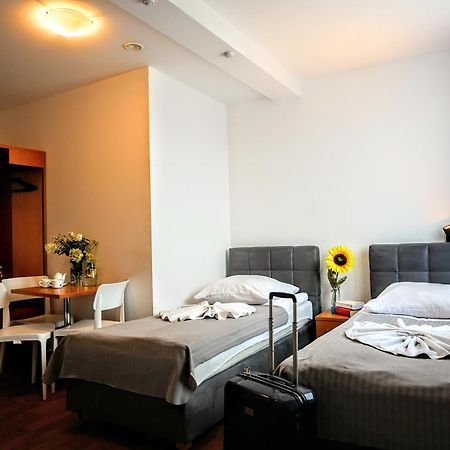 Hostel Evotel Зельонка Екстер'єр фото