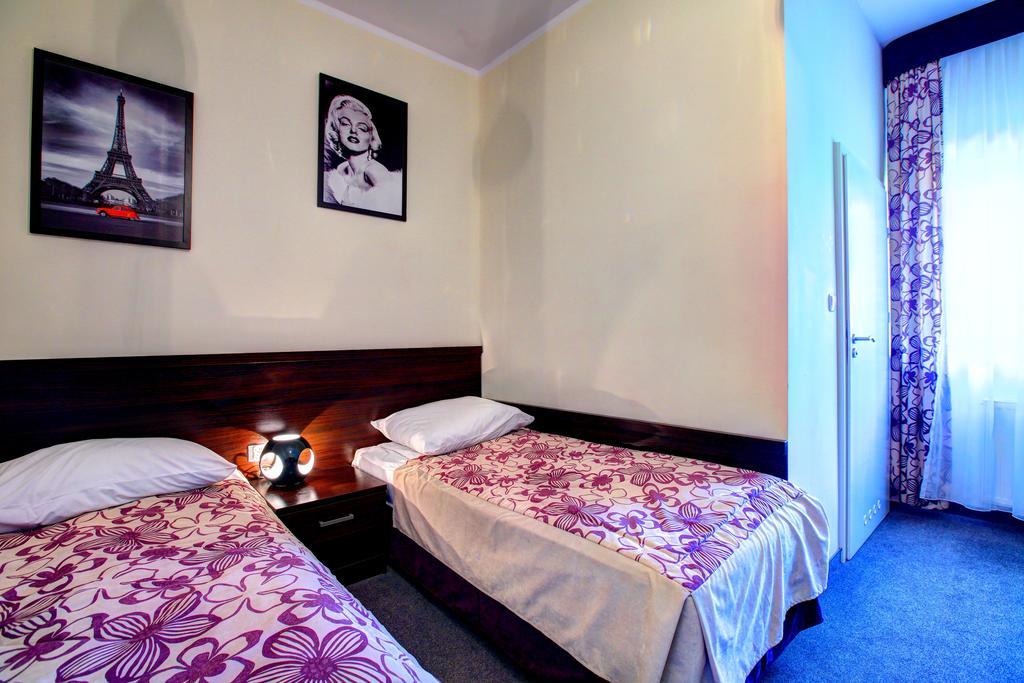 Hostel Evotel Зельонка Екстер'єр фото